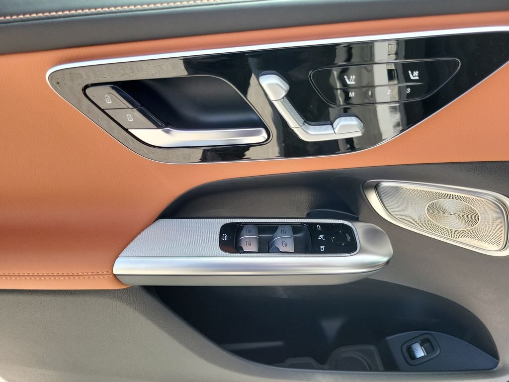 New 2027 Polar White Mercedes-Benz GLC 300 image 16