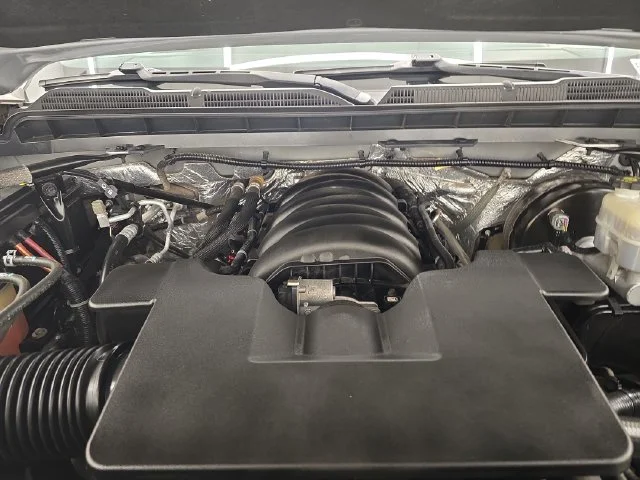 Used 2018 Silver Ice Metallic Chevrolet LTZ image 39