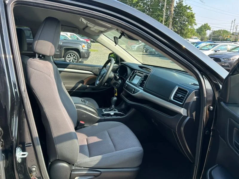 Used 2018 Black Toyota LE Sport Utility 4D image 20