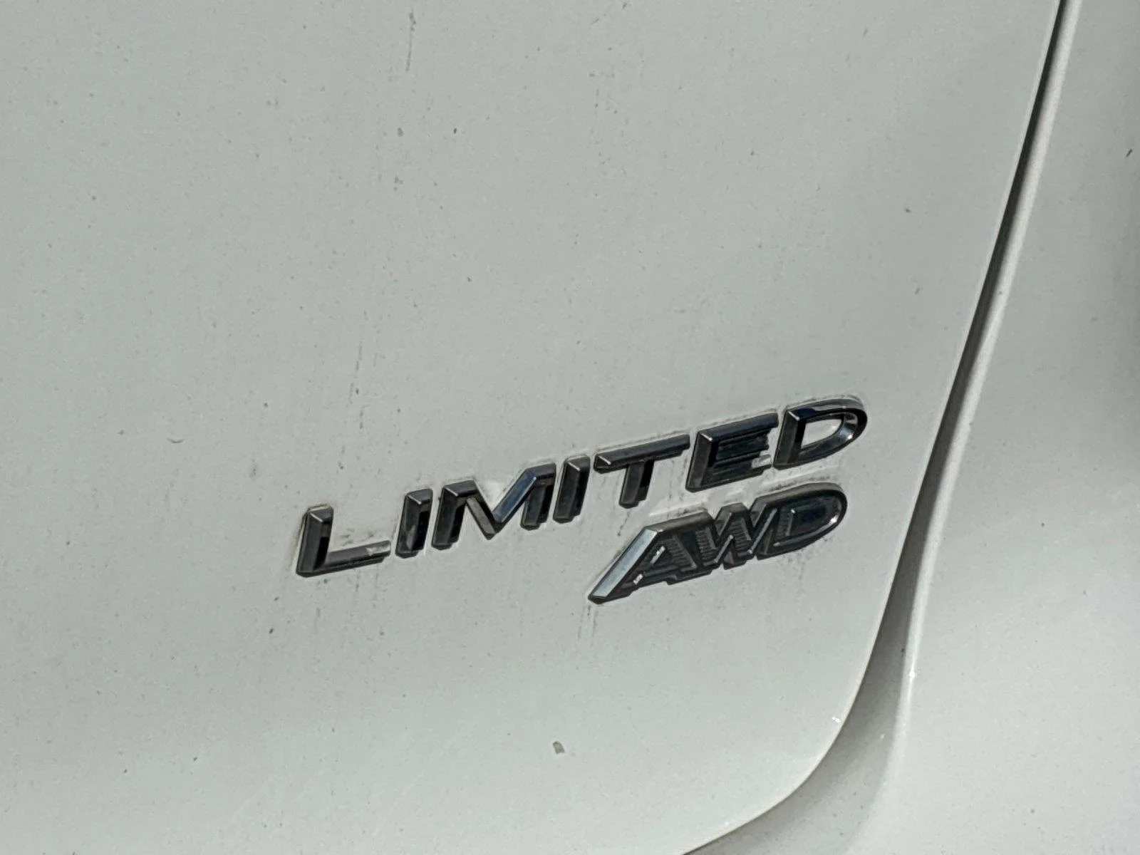 Used 2023  Chrysler Limited image 10