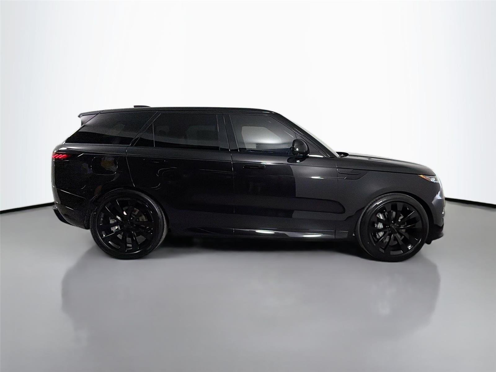 New 2026 Santorini Black LAND ROVER Dynamic SE image 4