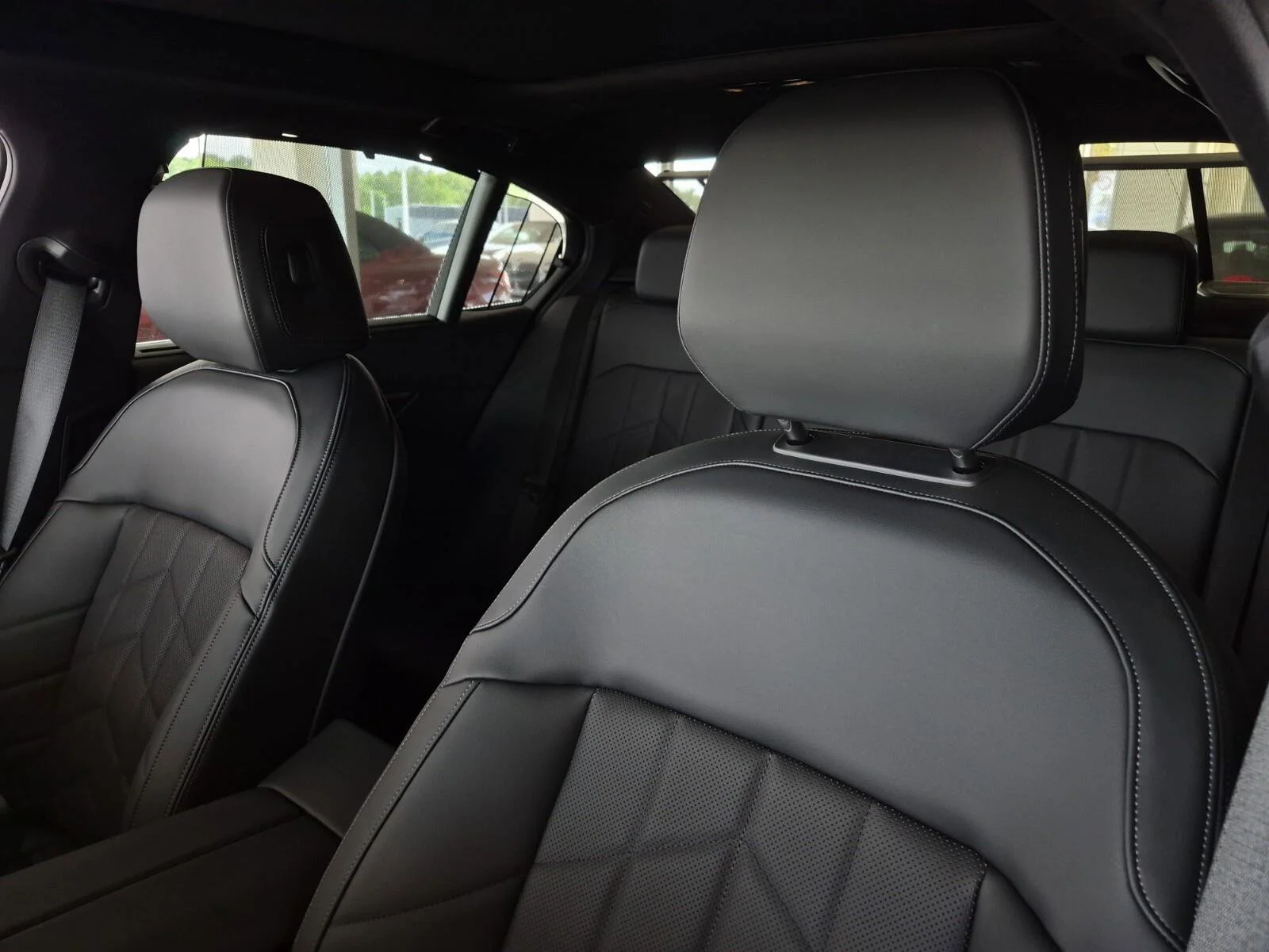 New 2027 Black Sapphire Metallic BMW 550e xDrive image 12