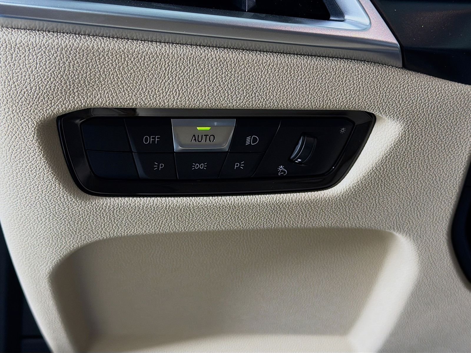 New 2026 Mineral White Metallic BMW 330i image 10