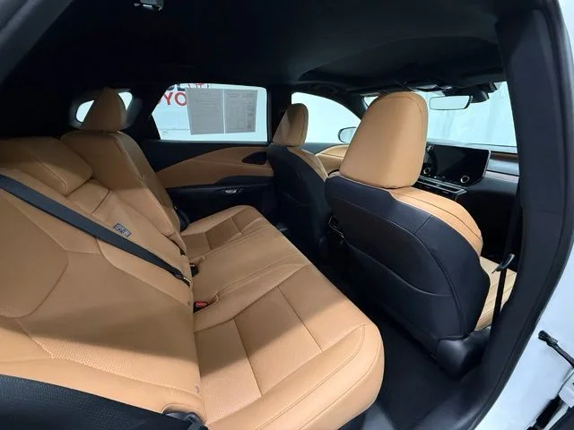 Used 2023 White Lexus 350 Premium Plus image 7