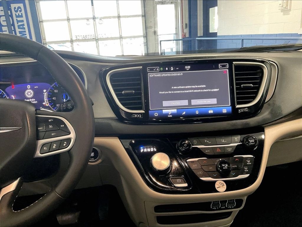 Used 2023 White Chrysler Touring L image 19