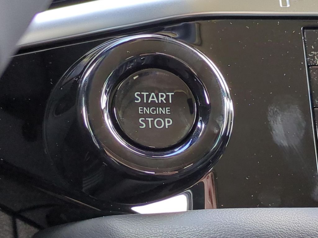 New 2026 Boulder Gray Pearl / Super Black Two-tone Nissan Platinum image 23
