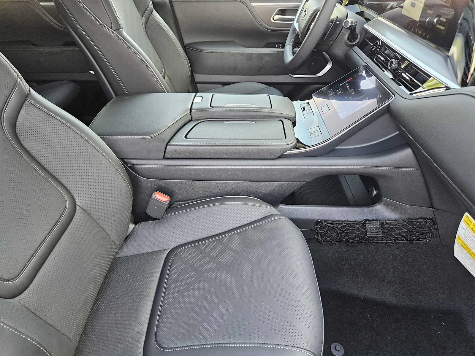 New 2026 RADIANT WHITE INFINITI Luxe 2WD image 9