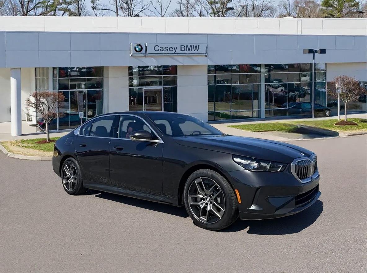 2026 BMW 5 Series 530i xDrive Sedan's photo