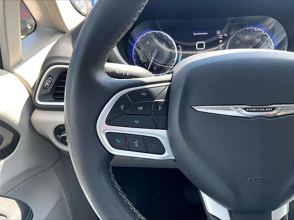Used 2024 Silver Chrysler Touring L image 19