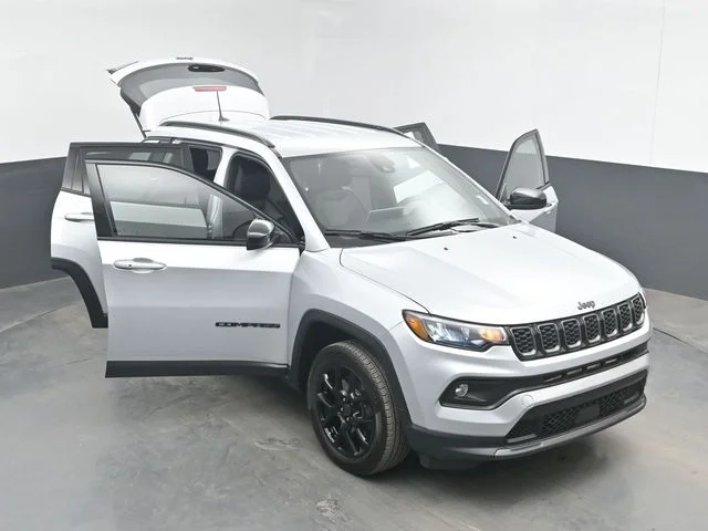 Used 2025 Silver Jeep Latitude image 45