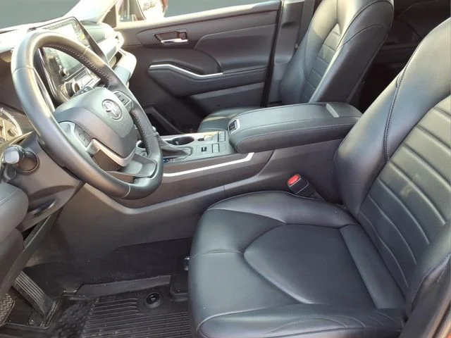 Used 2022 Red Toyota XLE image 13