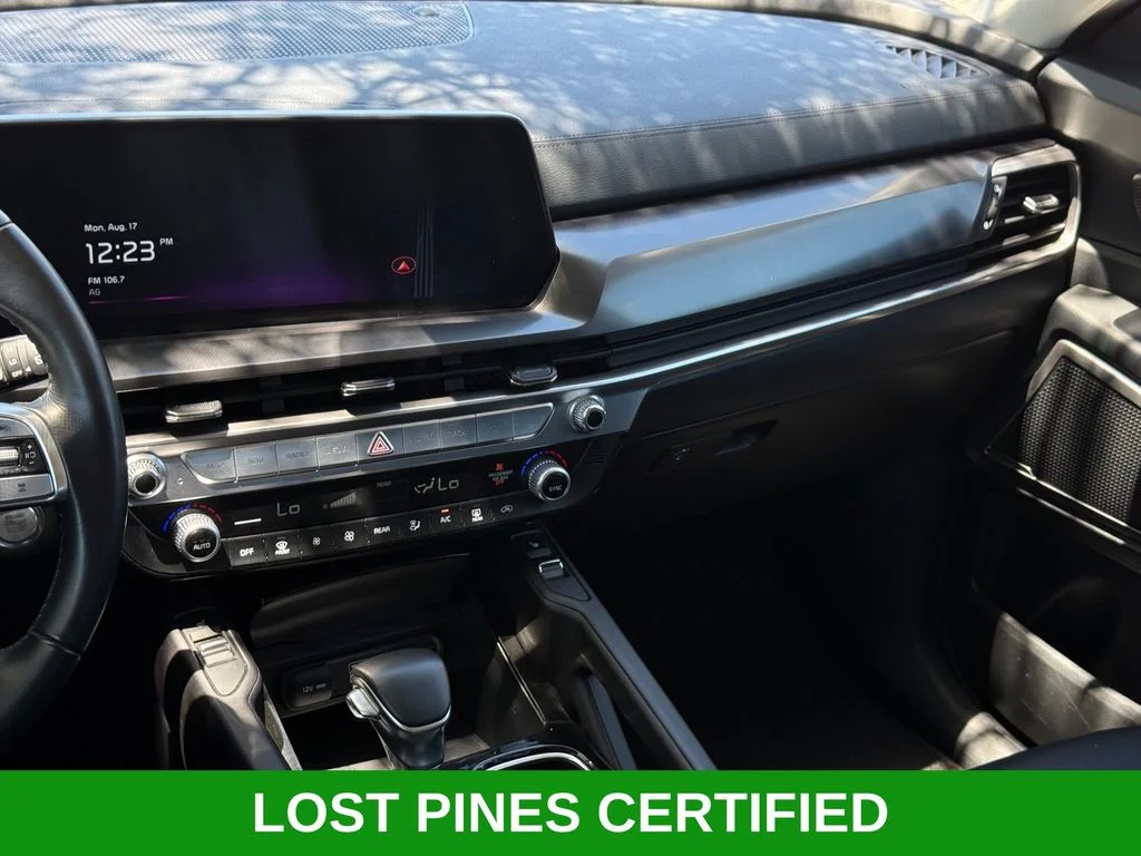 Used 2025 White Kia S image 24