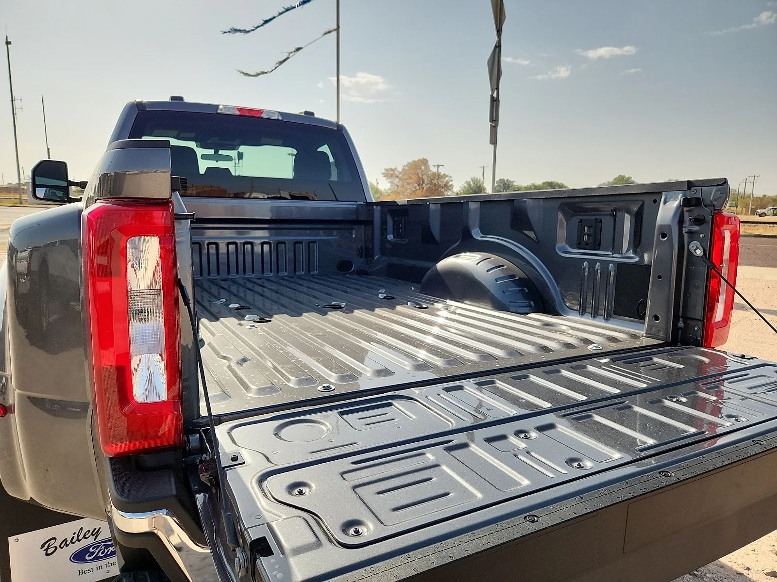 New 2027 Carbonized Gray Metallic Ford XLT image 12