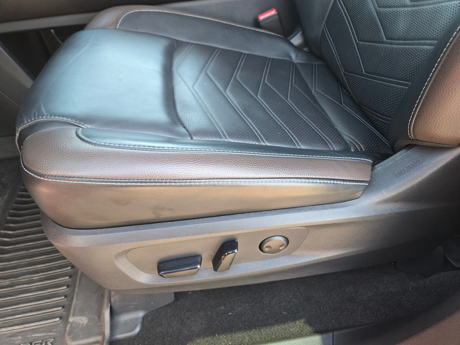 Used 2023 Scarlet Ember Tintcoat Nissan Platinum image 19