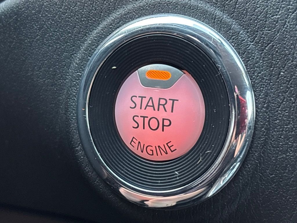 Used 2019 Silver Nissan SL image 26