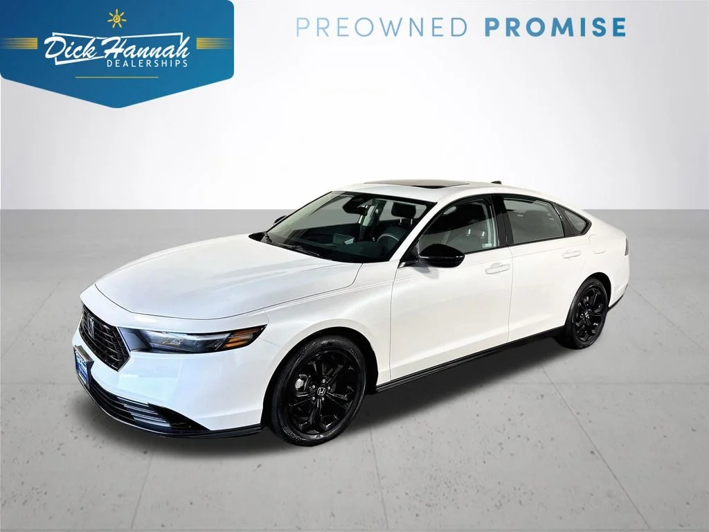 Used 2025 Platinum White Pearl Honda SE image 1