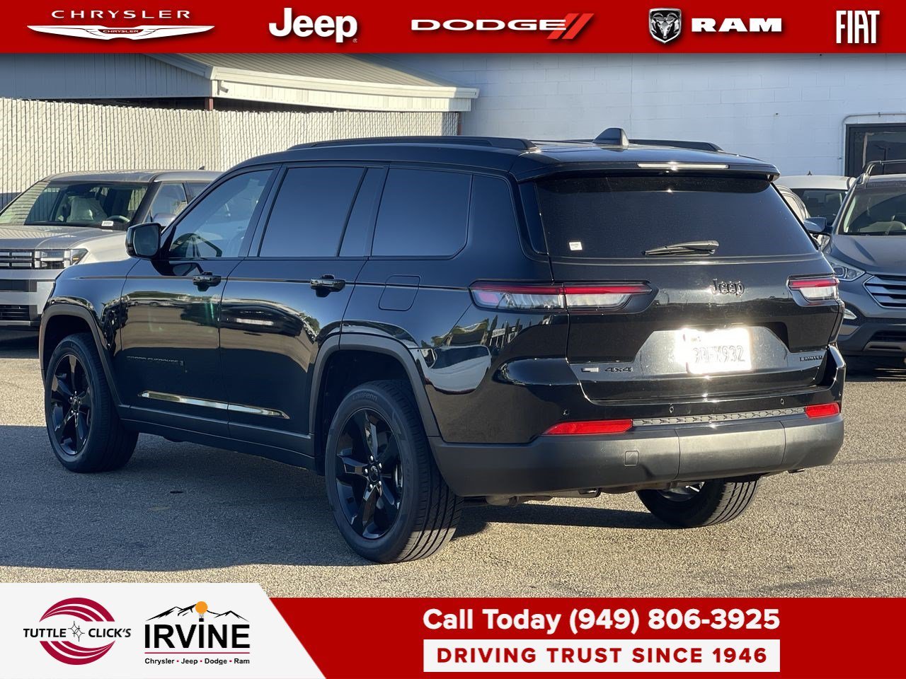 Used 2022 Diamond Black Crystal Pearlcoat Jeep Limited image 5