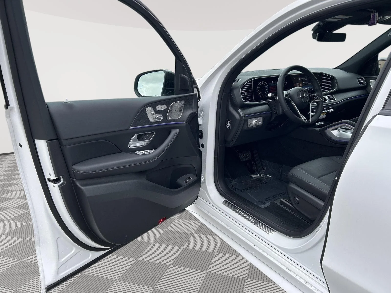 New 2026 MANUFAKTUR Moonlight White Magno Mercedes-Benz GLE 350 image 11