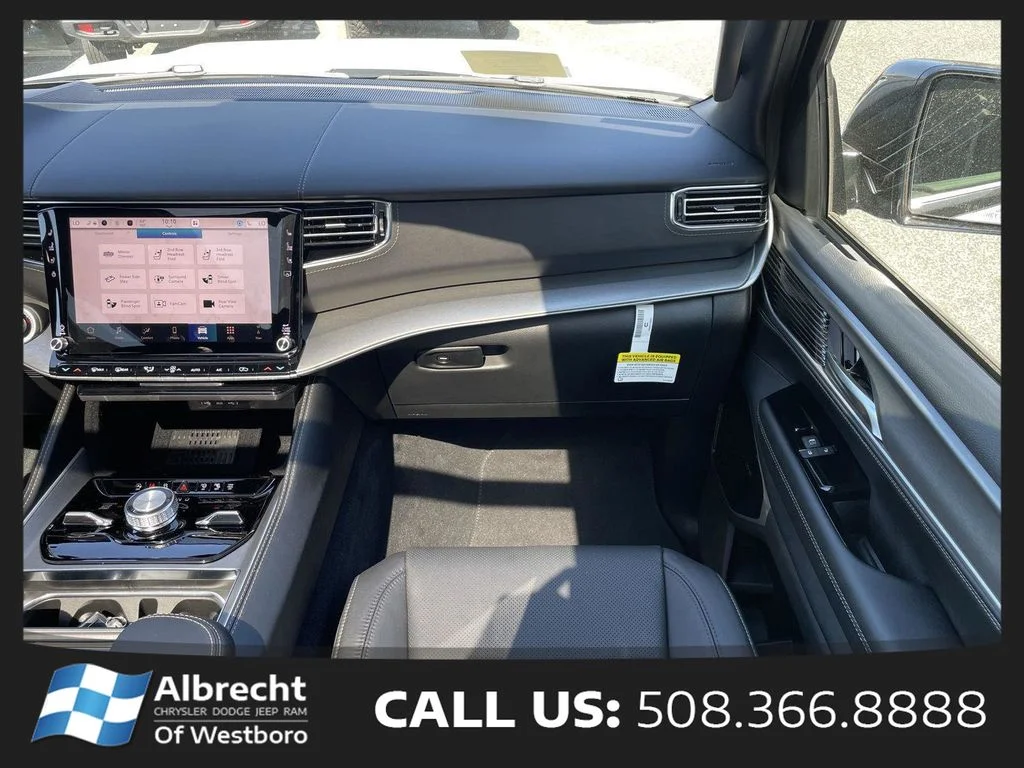 New 2026 Bright White Clear-Coat Exterior Paint Jeep Limited Reserve image 18
