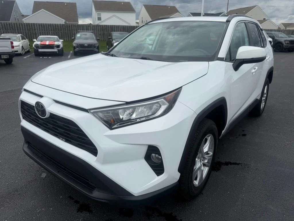 Used 2019 White Toyota XLE image 7
