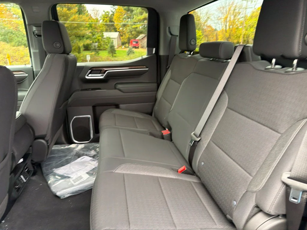 New 2026 Summit White Chevrolet LT (2FL) image 10