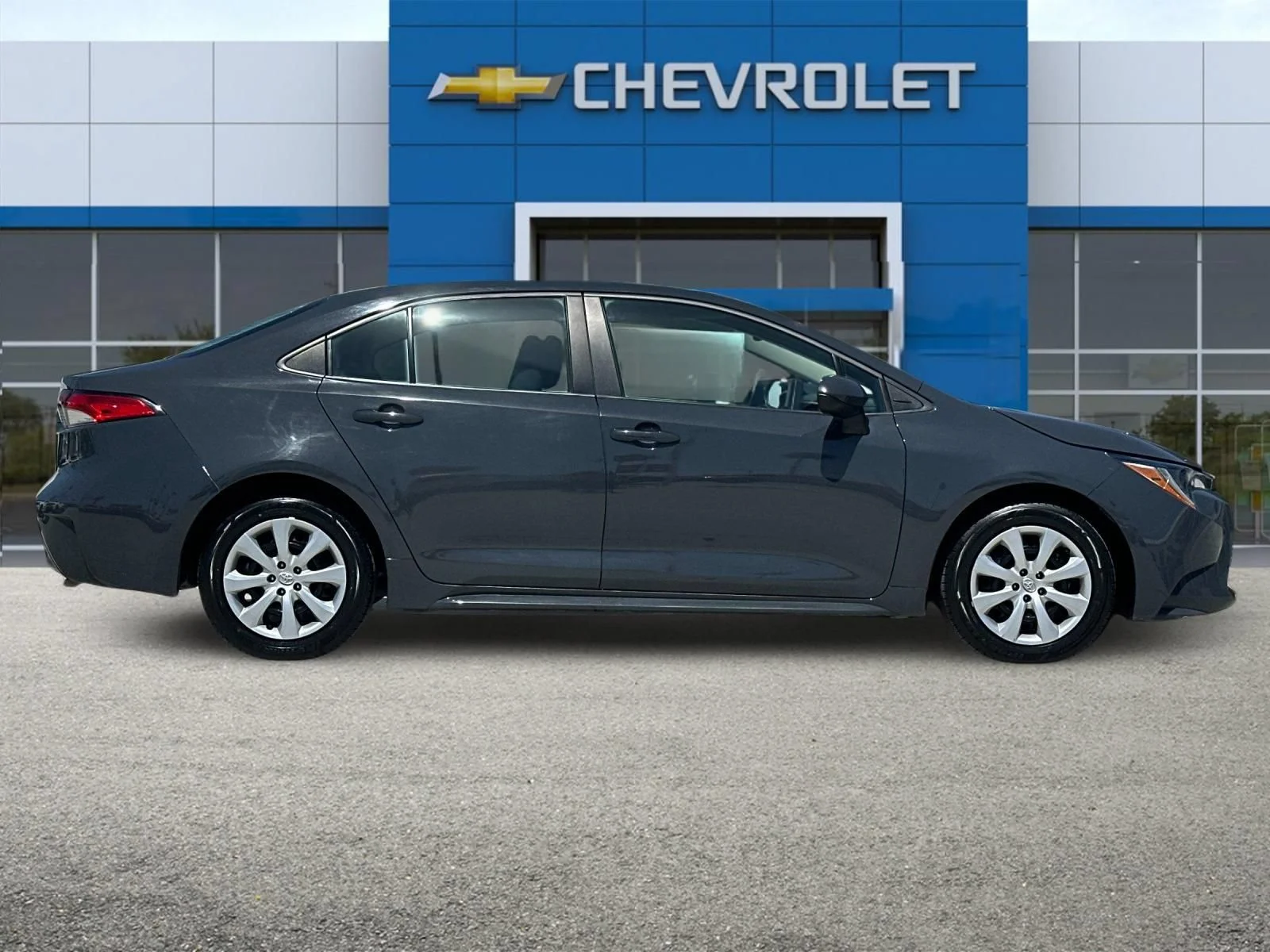 Used 2023  Toyota LE image 3