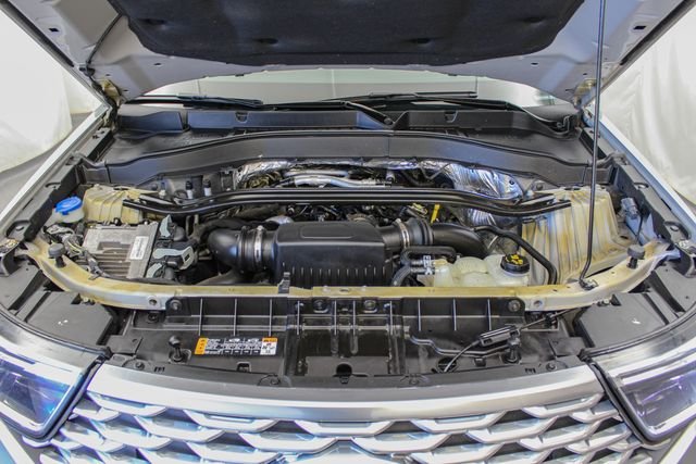 Used 2020 Silver Metallic Ford Platinum image 14