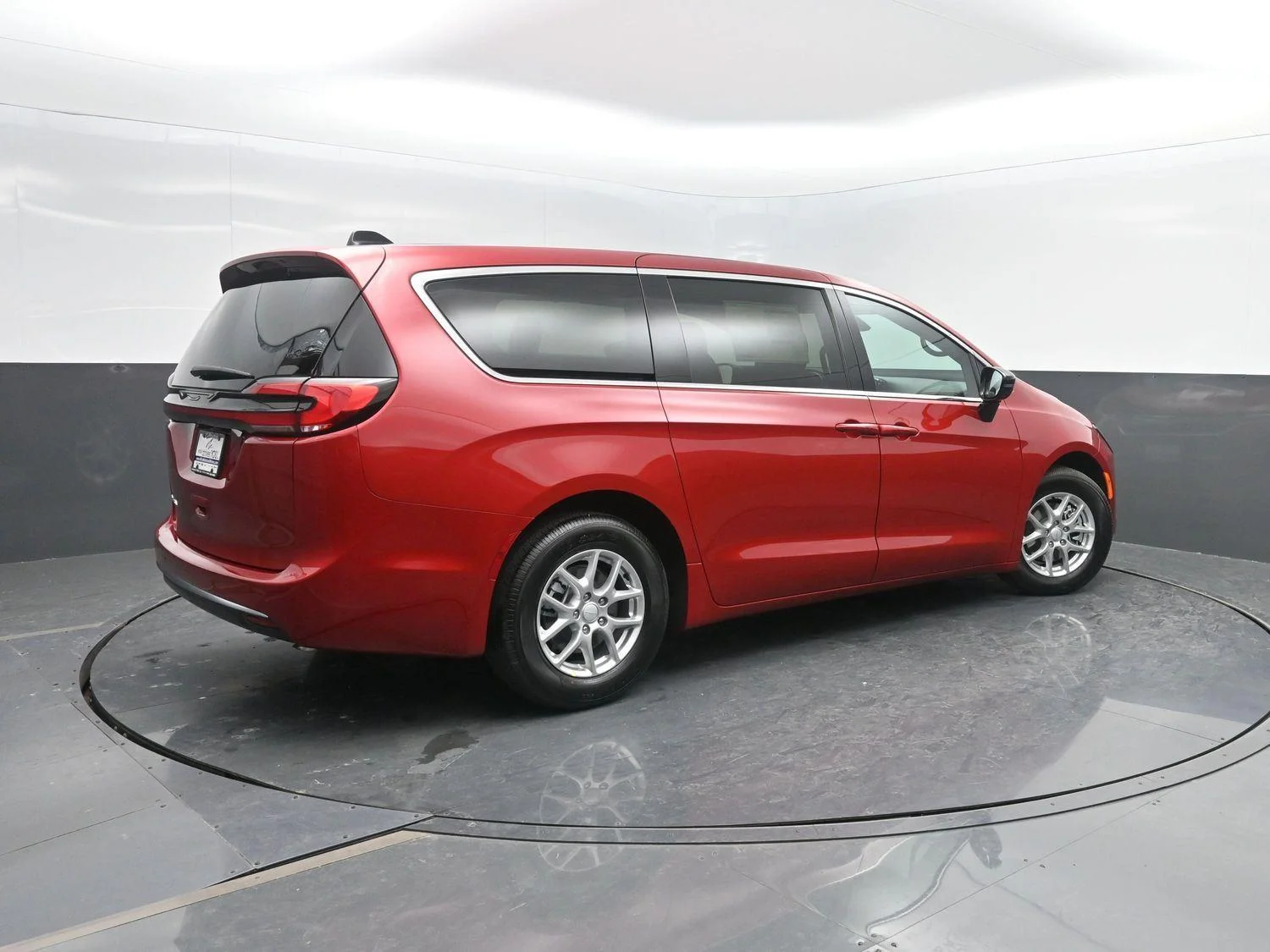 New 2027 Red Hot Pearl-Coat Exterior Paint Chrysler Select image 2