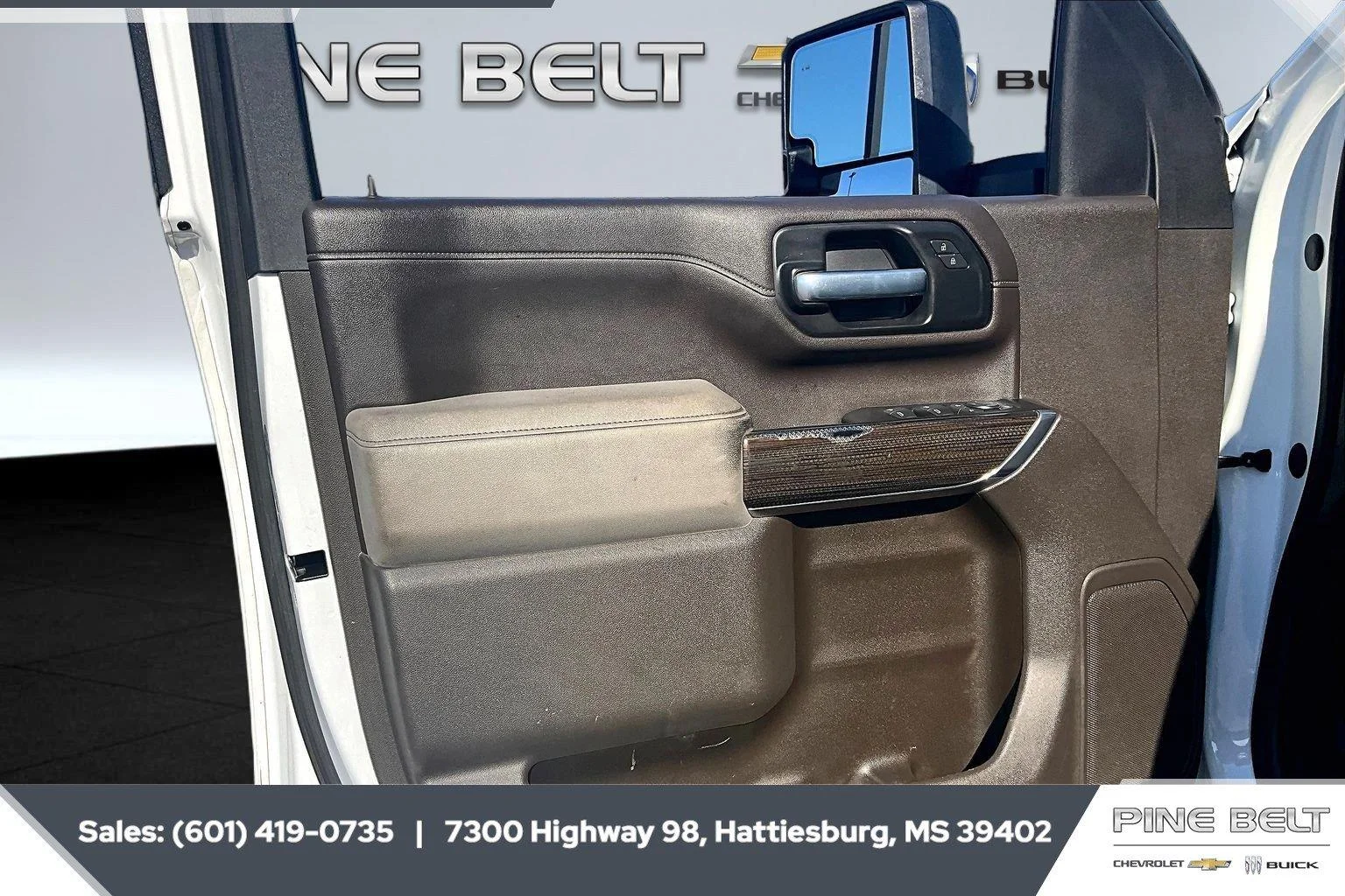 Used 2021 SUMMIT WHITE Chevrolet LT image 18