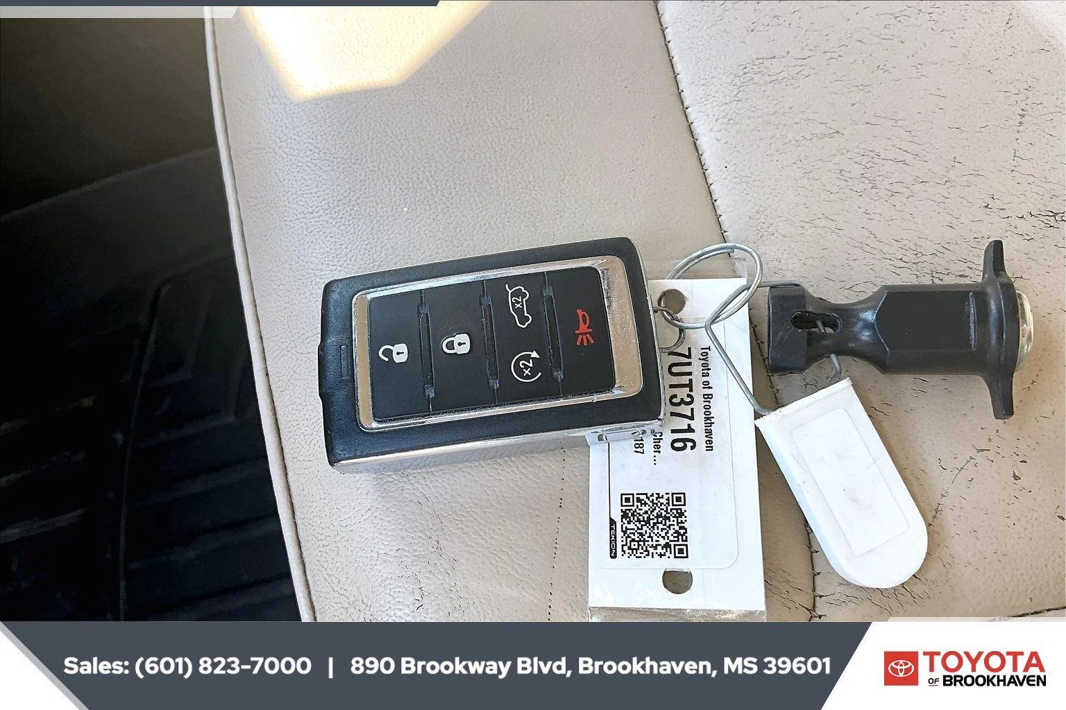 Used 2021 Bright White Clearcoat Jeep Limited image 9