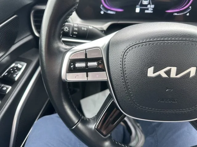 Used 2025 White Kia S image 19
