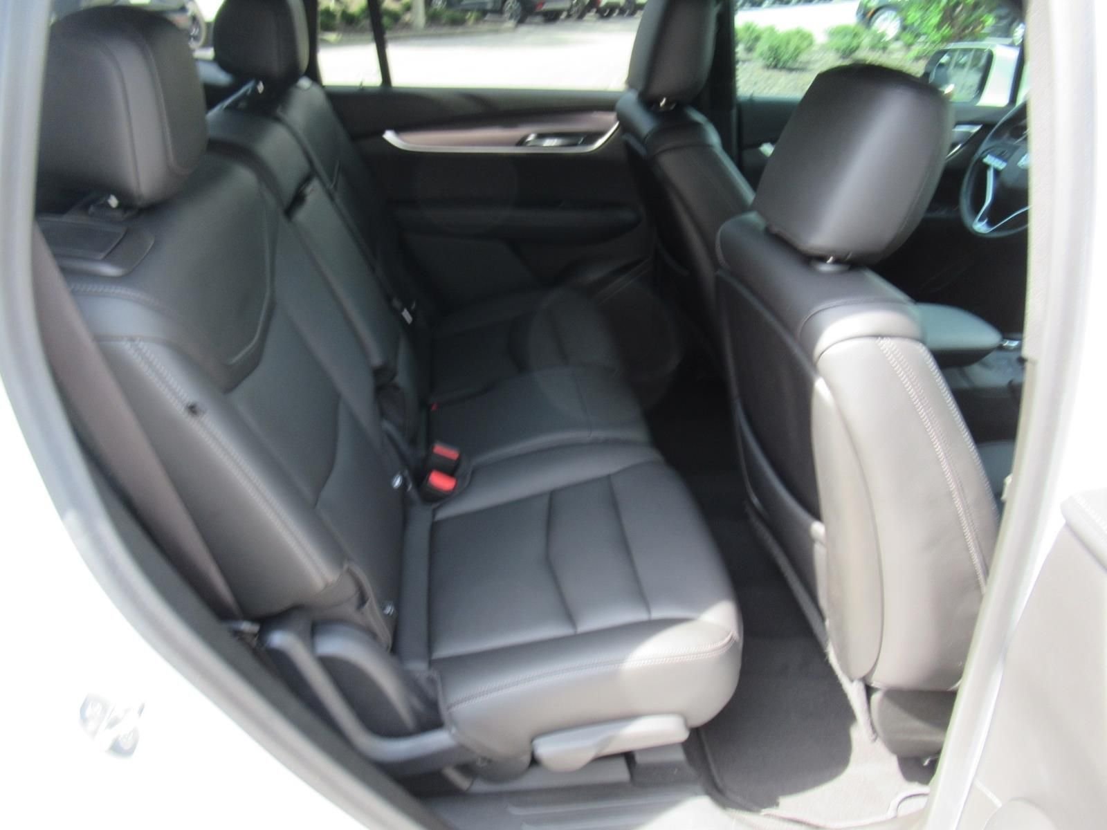 Used 2022 White Cadillac Luxury image 32