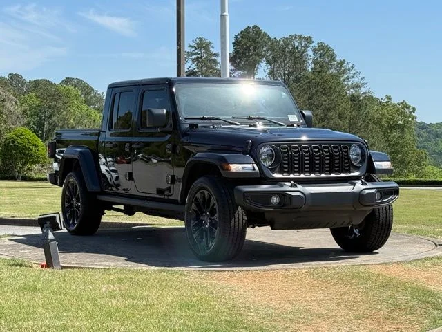 2024 Jeep Gladiator Nighthawk Auto's photo