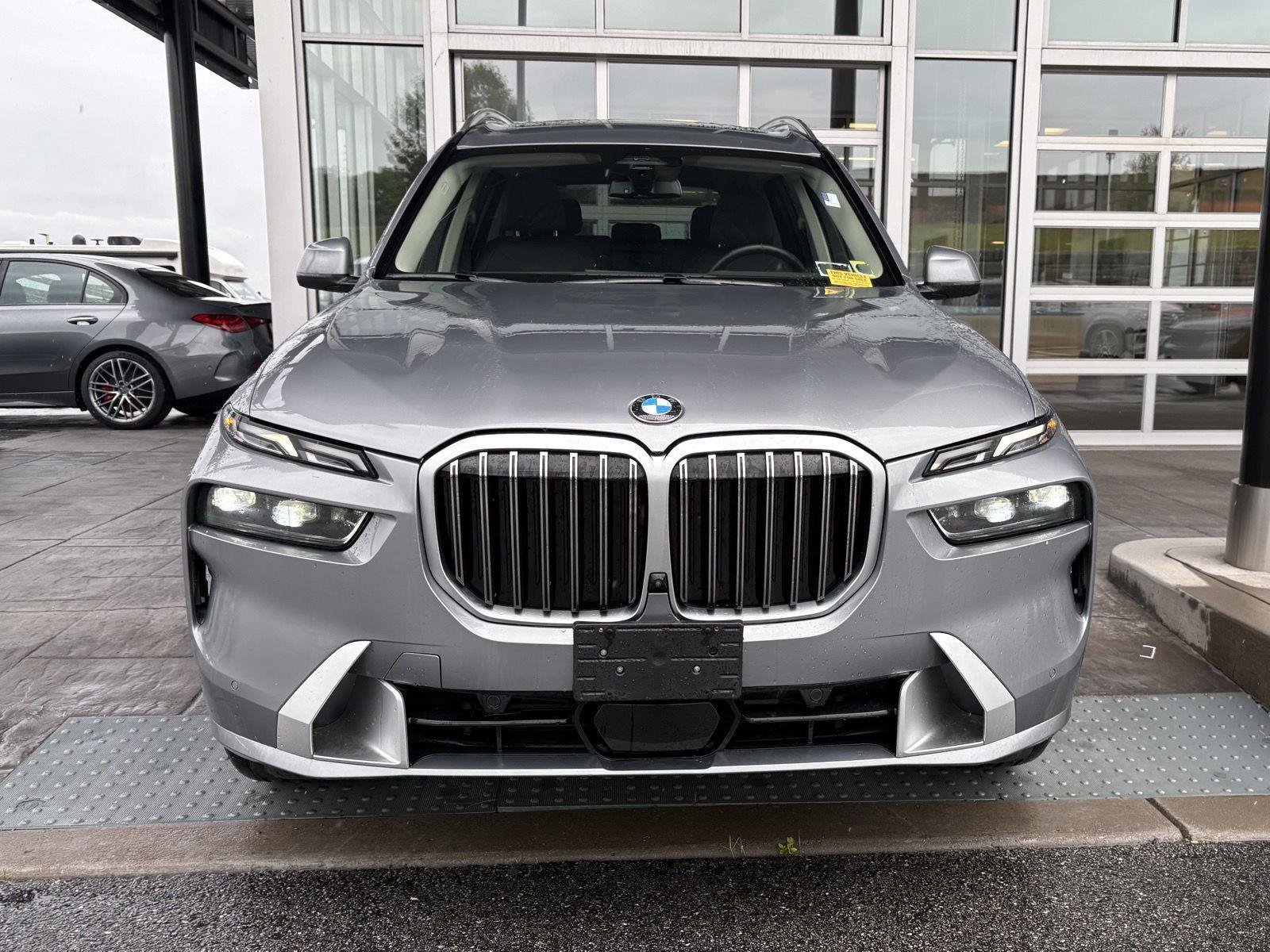 Used 2024 Skyscraper Grey Metallic BMW xDrive40i image 2