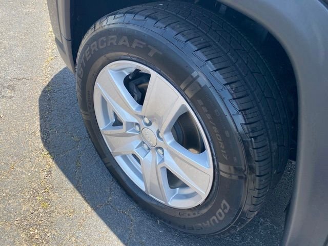 Used 2022 Granite Crystal Clearcoat Metallic Jeep Latitude image 37
