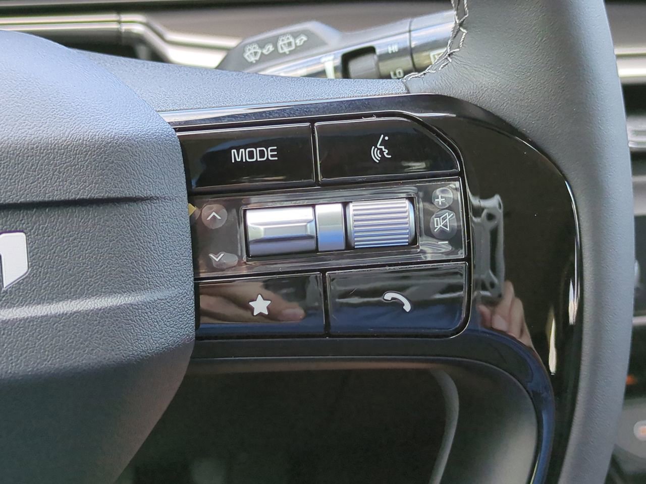 New 2026 Ivory Silver Kia EX image 32