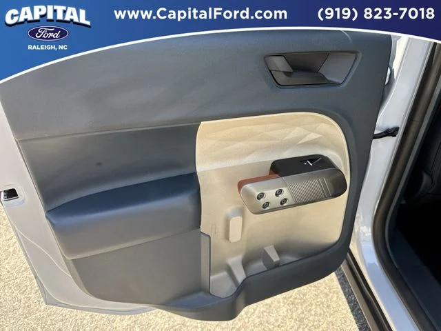 Used 2025 White Ford Lariat image 17