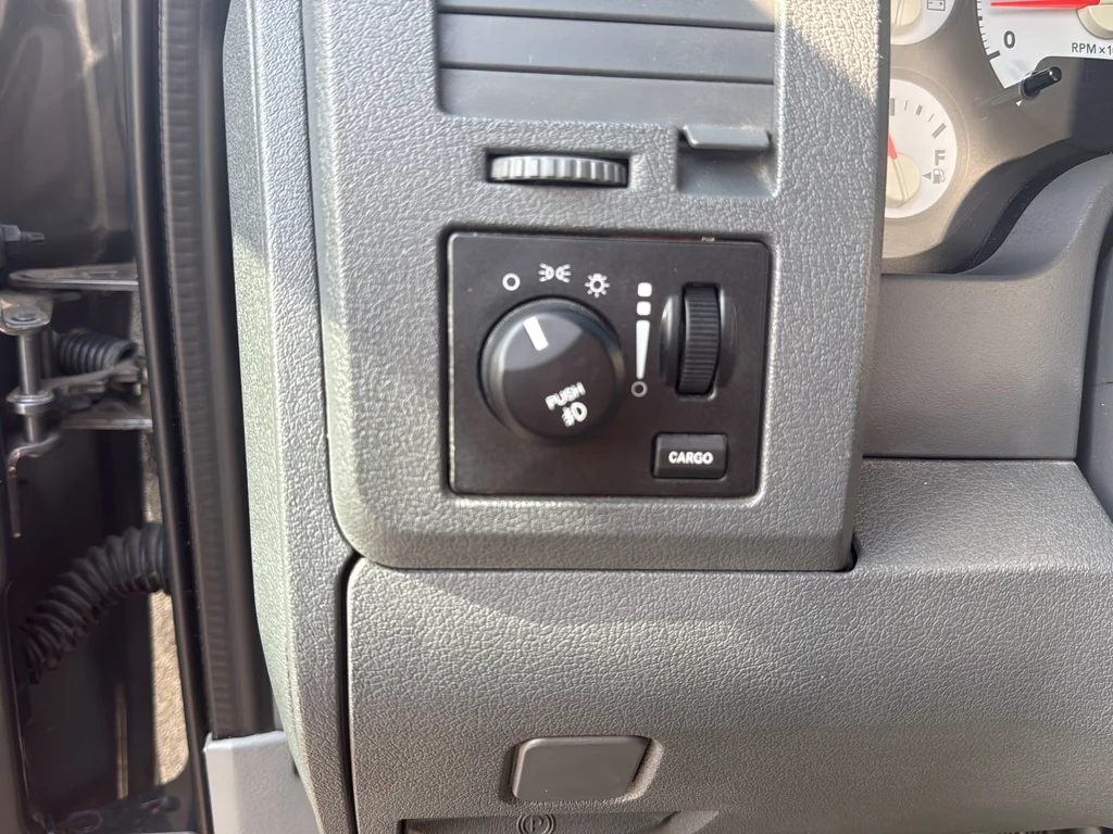Used 2008 Gray Dodge SLT image 22