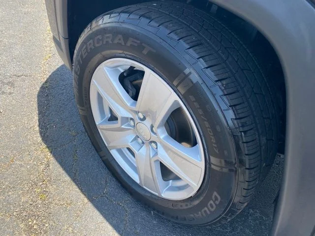 Used 2022 Granite Crystal Clearcoat Metallic Jeep Latitude image 37