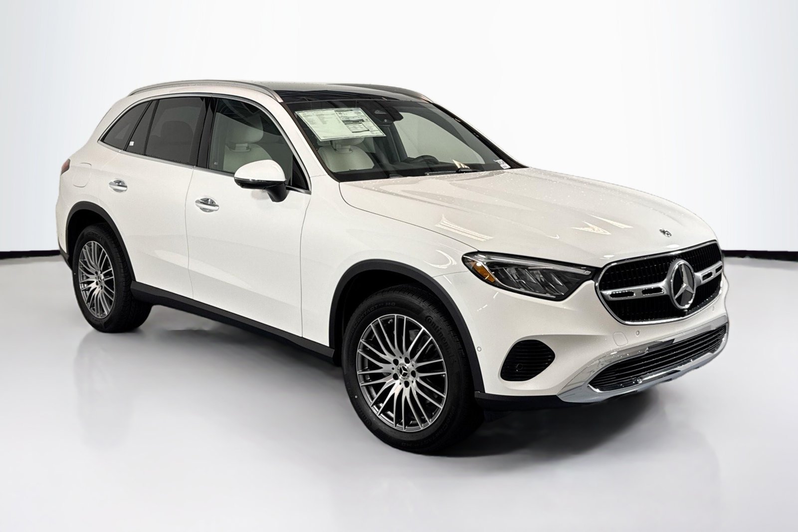 New 2026 Polar White Mercedes-Benz GLC 300 image 3