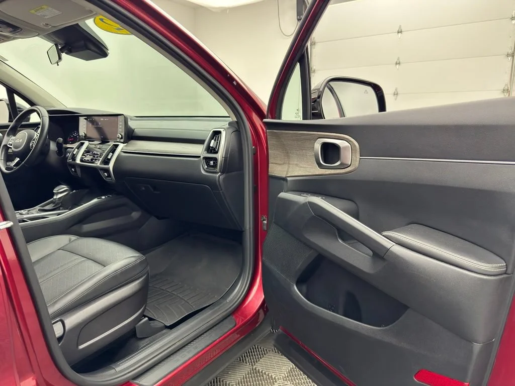 Used 2022  Kia X-Line S image 32