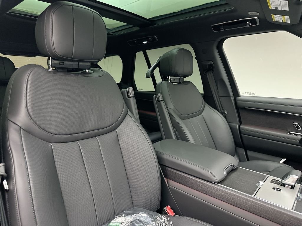New 2026 Santorini Black Land Rover SE image 6