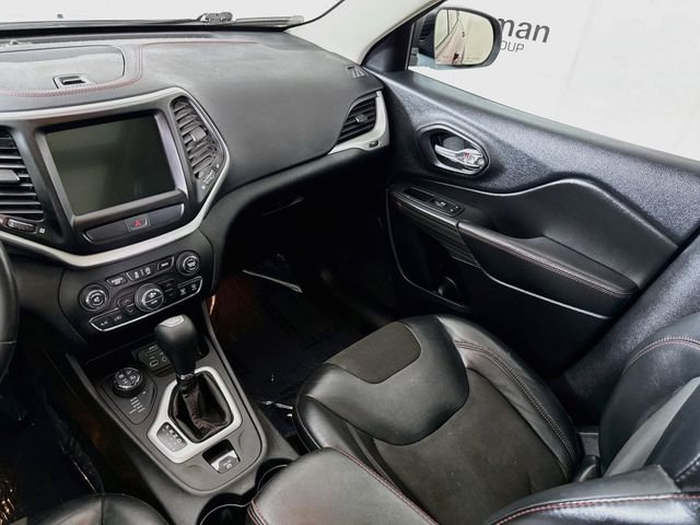 Used 2017 Red Jeep Trailhawk image 22