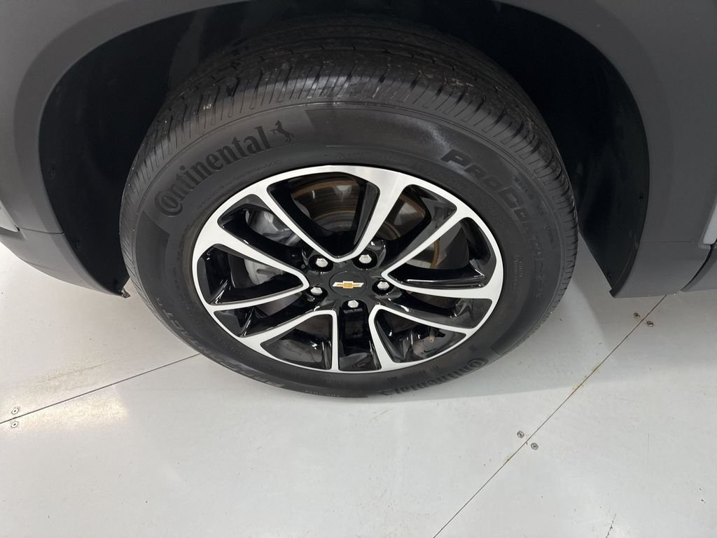 Used 2025 Sterling Gray Metallic Chevrolet LT image 29