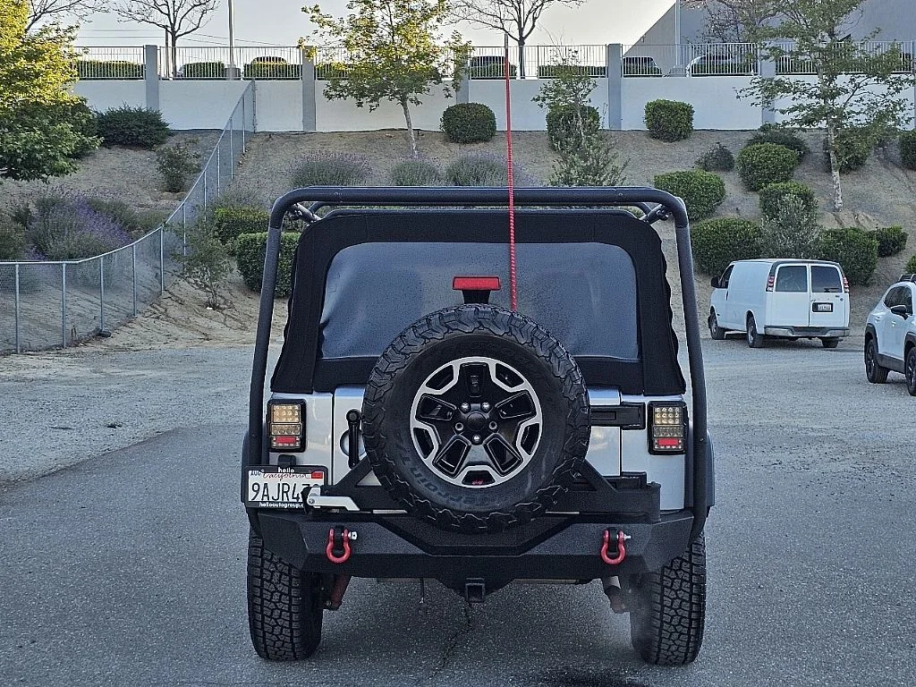 Used 2015 Silver Jeep Unlimited Rubicon image 13