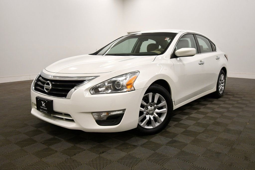 Used 2014 Nissan Altima S with VIN 1N4AL3AP0EN383799 for sale in Rochester, Minnesota