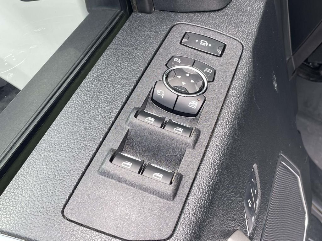 Used 2017 White Platinum Metallic Tri-Coat Ford Lariat image 6