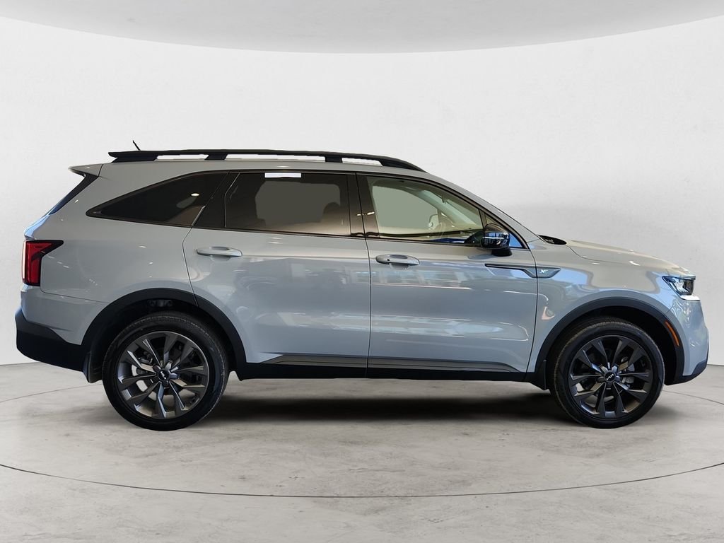 Used 2023  Kia LX image 4