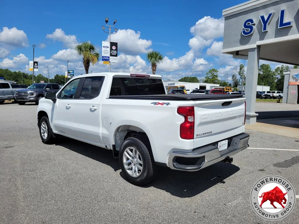 Used 2021 White Chevrolet LT image 3
