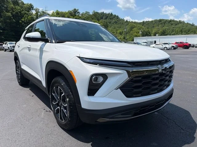 New 2026 Iridescent Pearl Tricoat Chevrolet ACTIV image 2